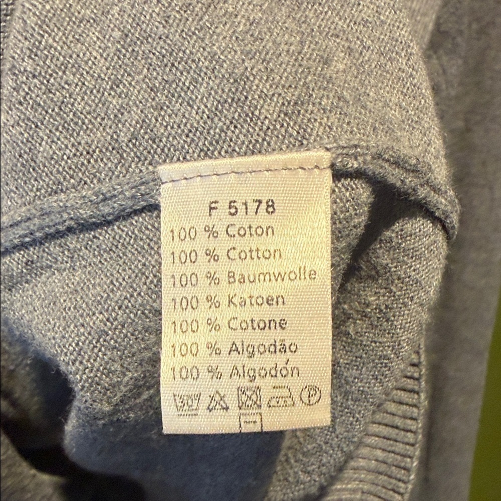 Vintage Lacoste Men's Light Gray V-Neck Sweater - Picture 5 of 7